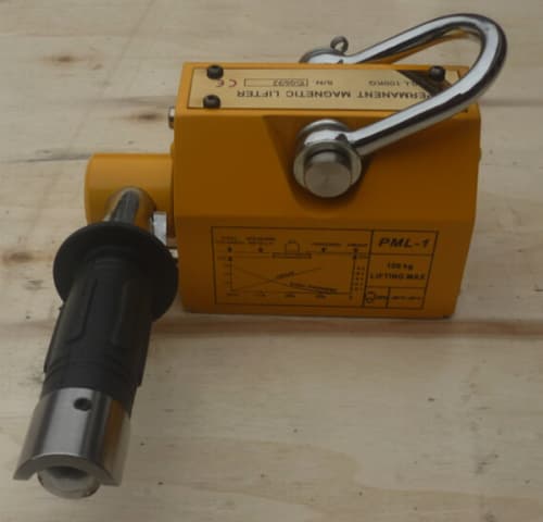 Permanent magnetic lifter with 3_5 times safety factor